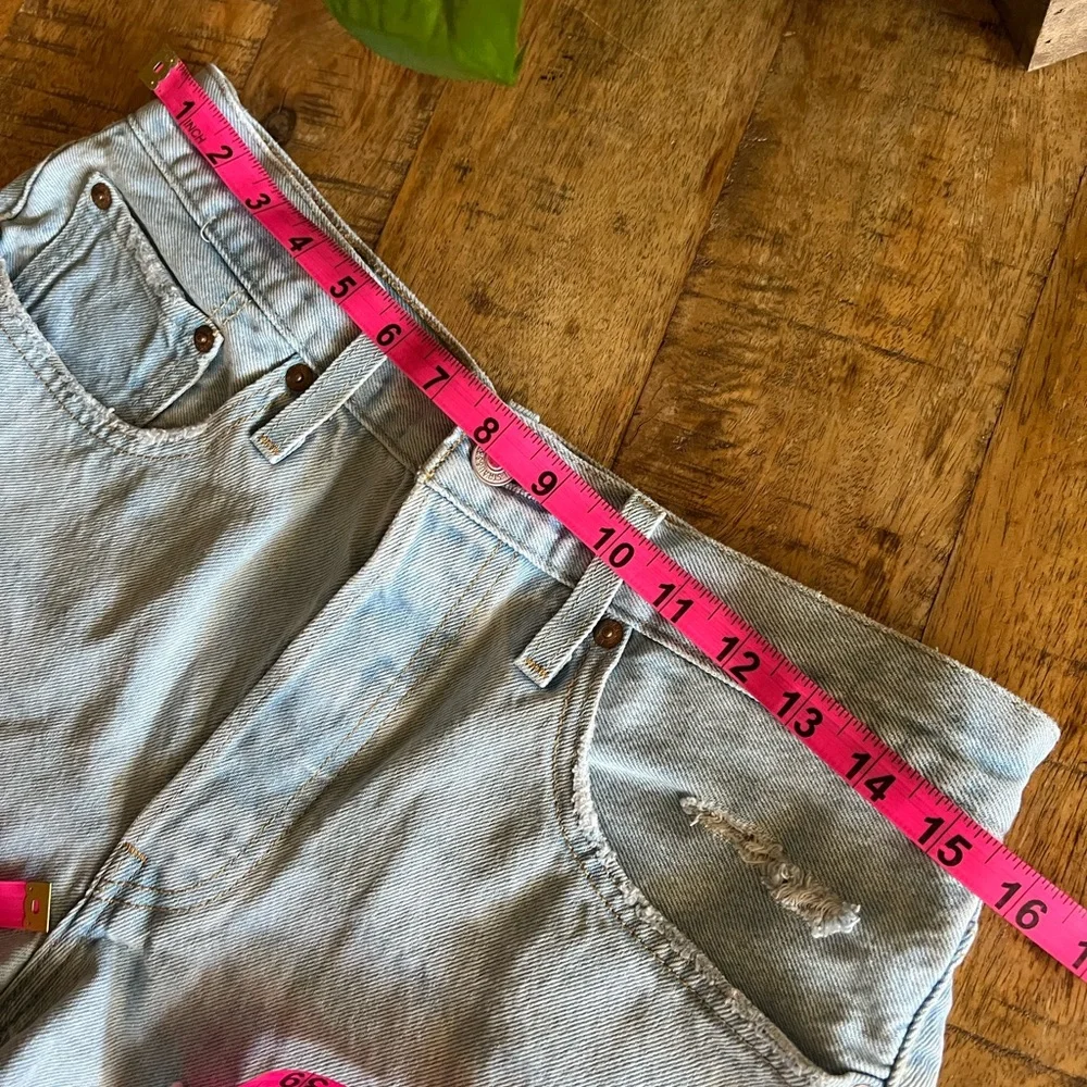 Levi's 501 Light Wash Denim Disttessed Shorts Size W 30